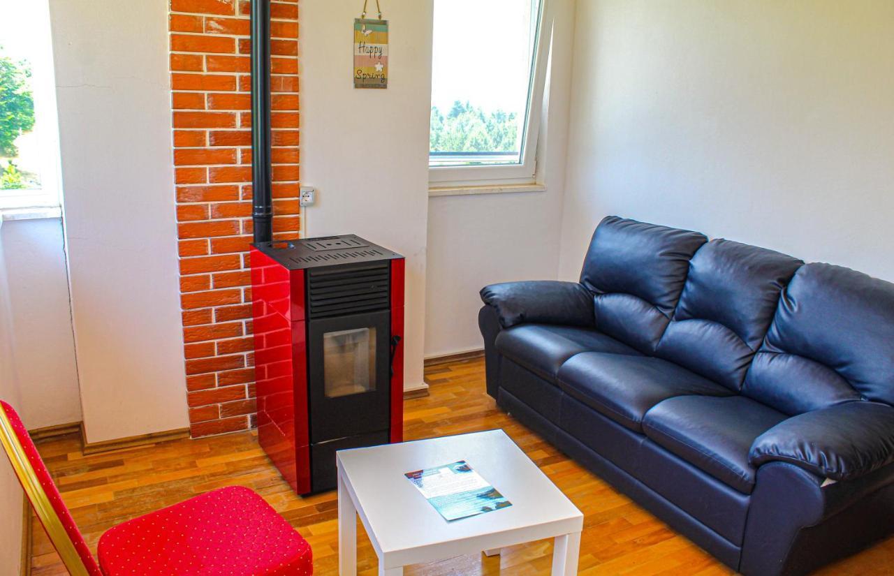 Triple Room — Dhoma Treshe